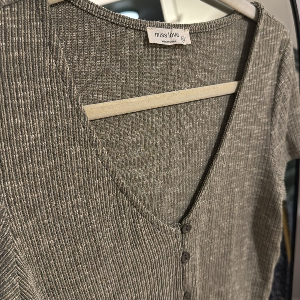 Cute button down tee - Picture 3 of 3